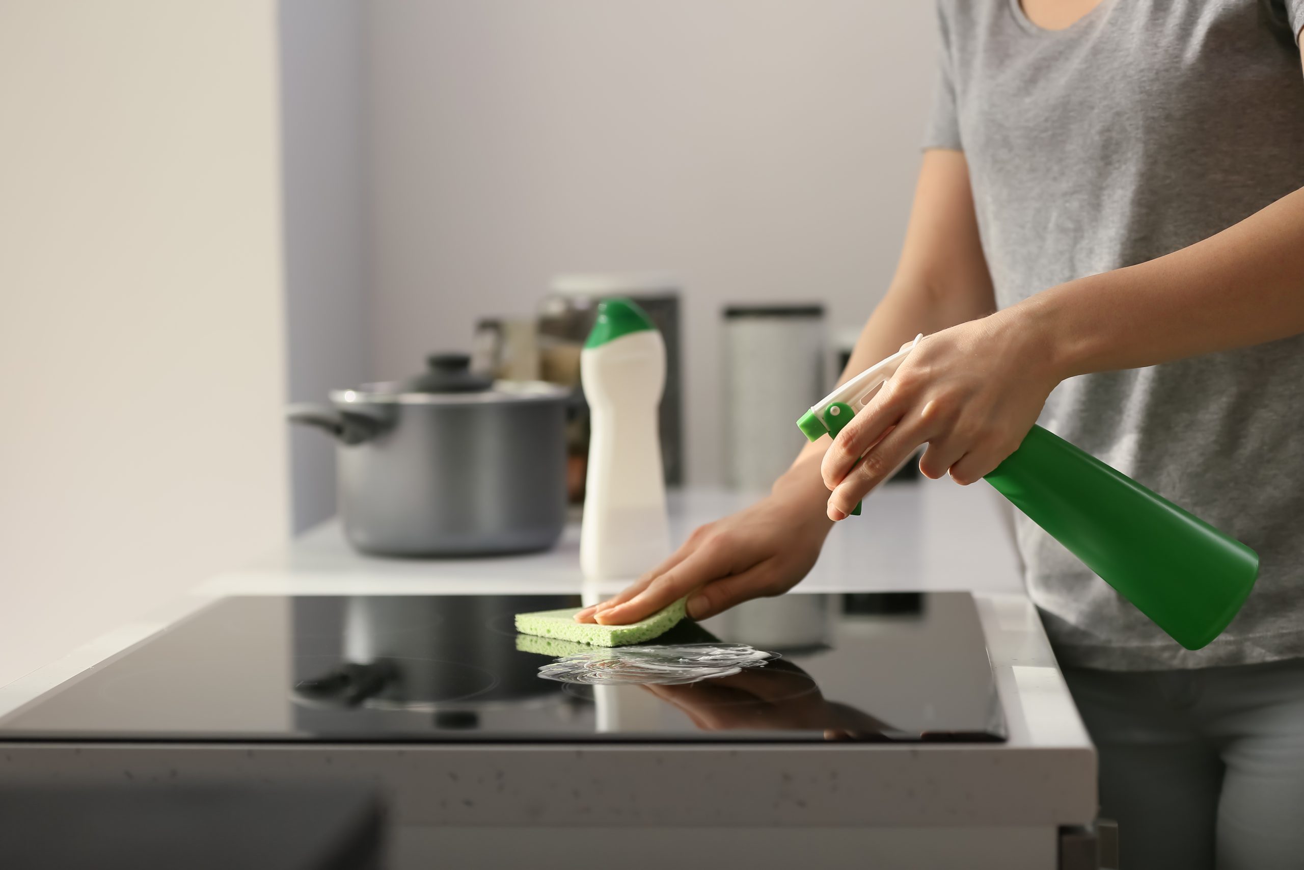 nước tẩy rửa dầu mỡ nhà bếp